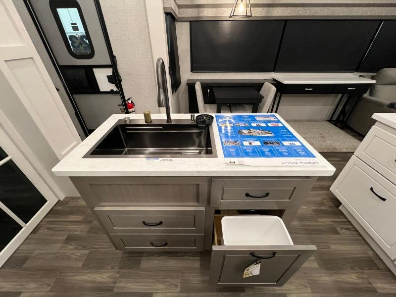 Jayco North Point 381ckre 2025 alt