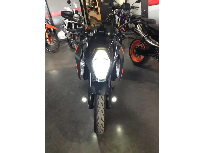 2016 KTM SUPERDUKE1290GT thumbnail 8