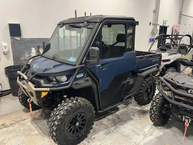 2025 Can-Am DEFENDER LIMITED HD10 8JSF thumbnail 3