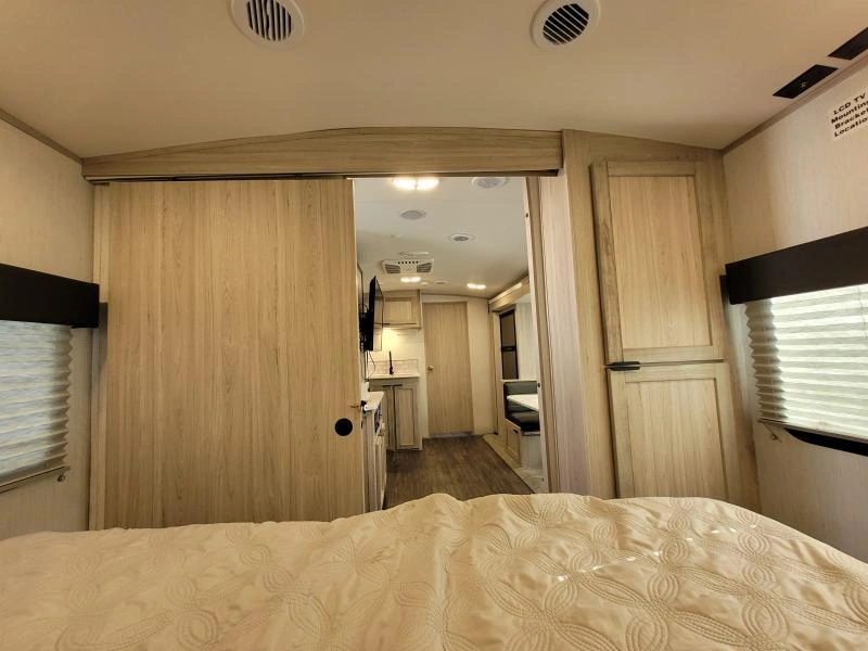 2022 Cruiser Rv Shadow Cruiser 239rb alt