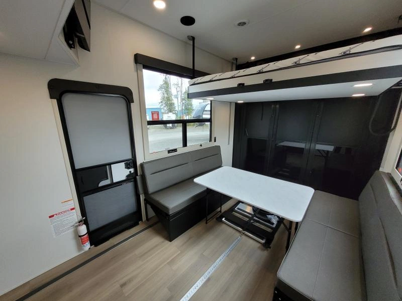 Grand Design Momentum 395ms 2026 alt