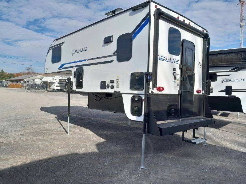 Palomino Real Lite 2114 2025 alt