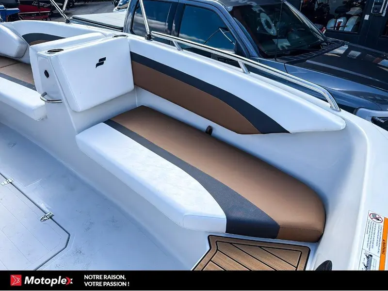 2025 Starcraft SVX 171 OB 90HP  deck boat bateau Ponté thumbnail 17