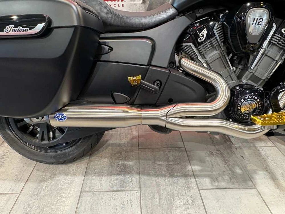 Indian Motorcycle Challenger Dark Horse + 112 & Audio Package 2026 alt