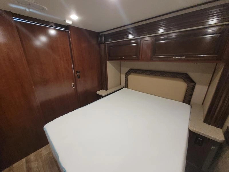 2017 Fleetwood Jamboree 31u alt