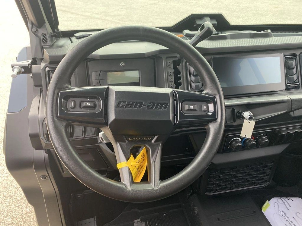 2026 Can-am Defender Limited Hd11 alt