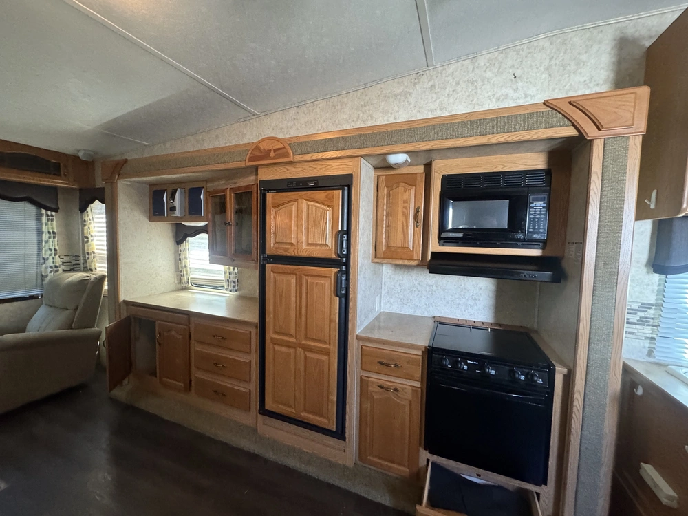 2006 Keystone Rv Montana 329rlt alt