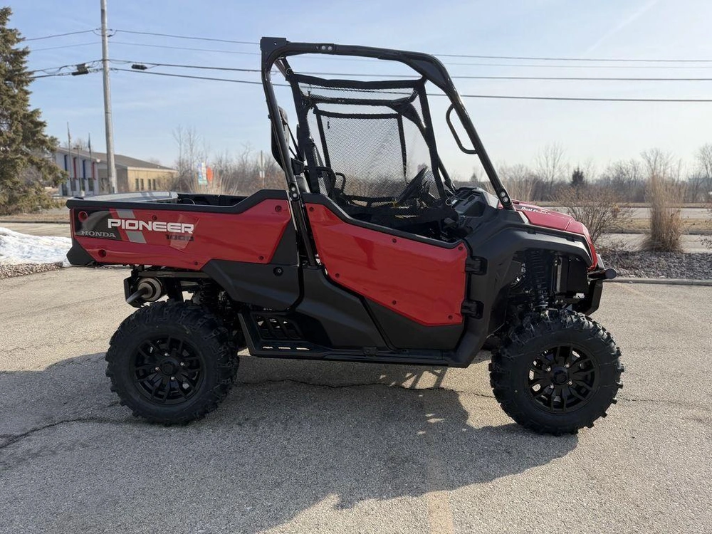 2025 Honda Pioneer 1000 Deluxe alt