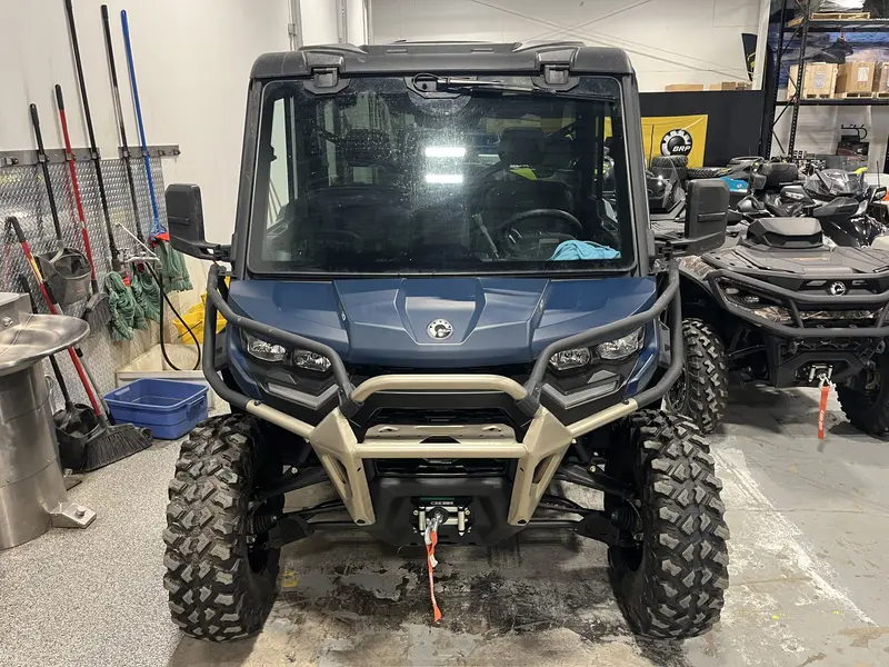 2025 Can-Am DEFENDER LIMITED HD10 8JSF thumbnail 2