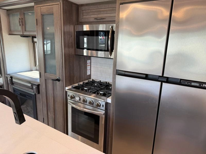 Grand Design Solitude 378mbs 2022 alt