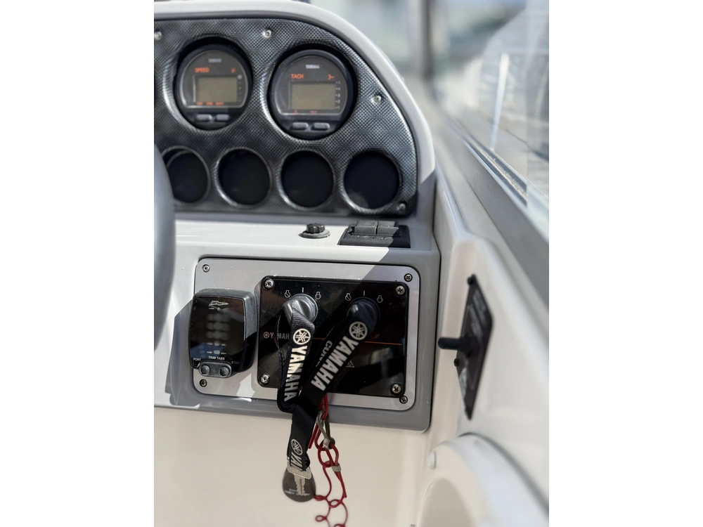 2010 Campion 682 Explorer alt