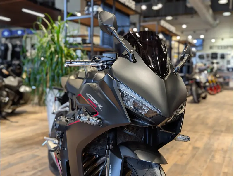 2024 Honda CBR650R // Matte Gunpowder Black Metallic thumbnail 3