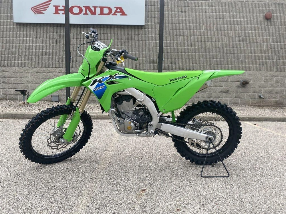 2026 Kawasaki Kx™250 alt