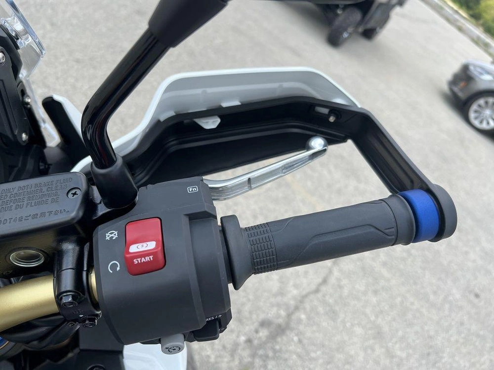 2025 Honda Africa Twin Adventure Sports Es alt