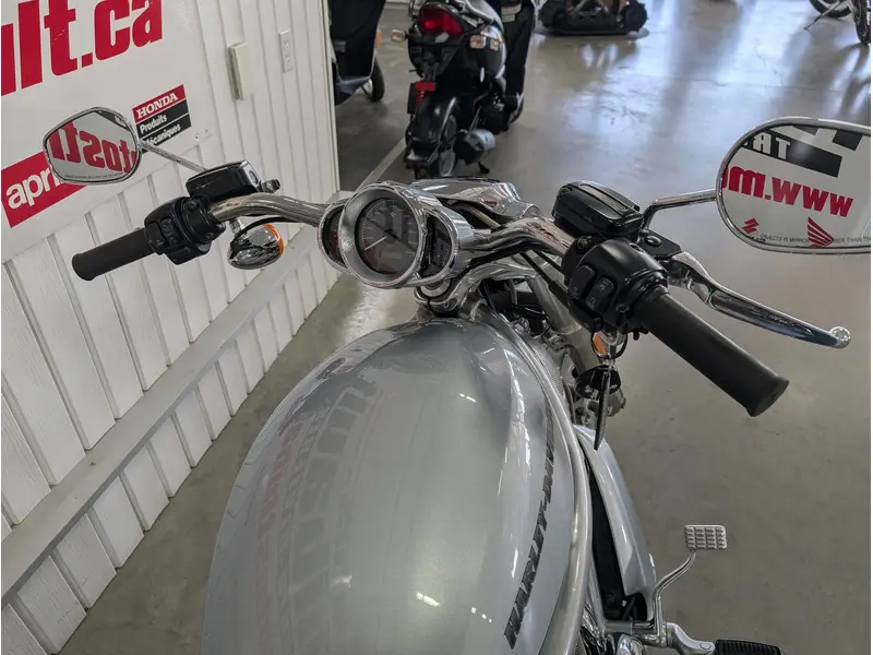 2012 Harley-Davidson V-ROD thumbnail 8