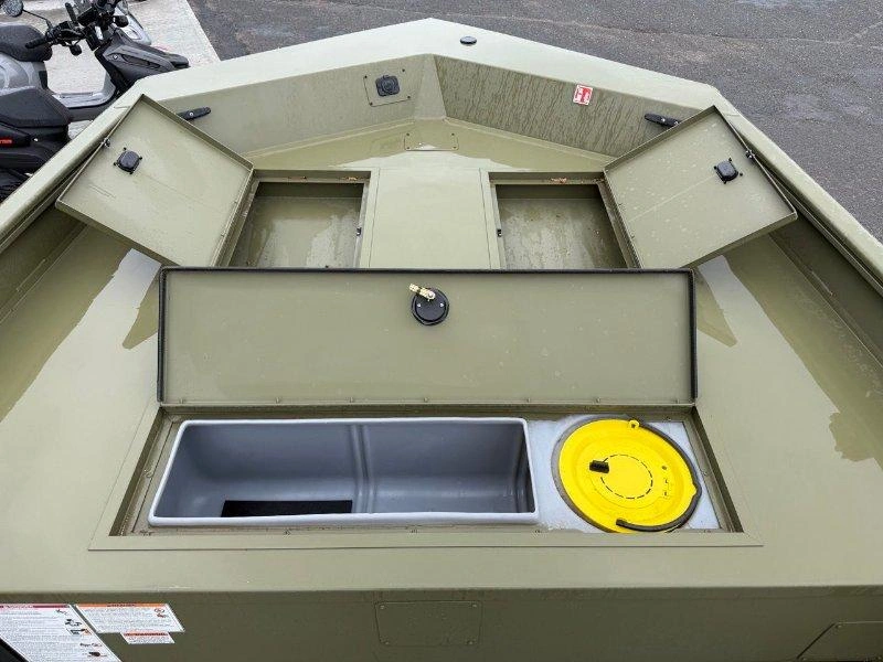 Crestliner 2070 Retriever Side 2026 alt