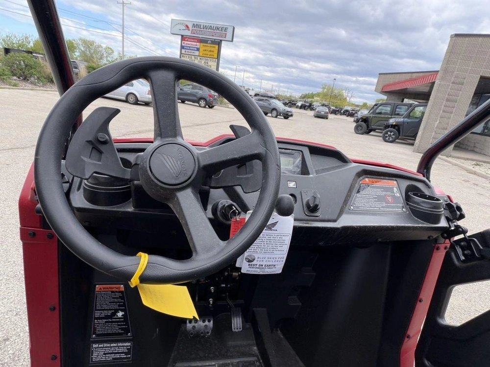 2026 Honda Pioneer 520 alt