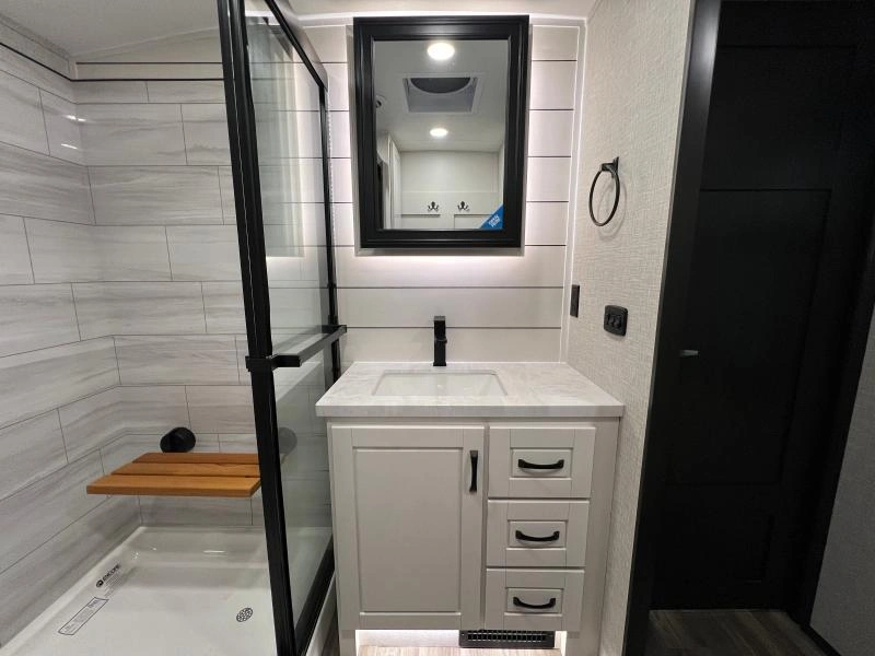 Jayco North Point 381ckre 2025 alt