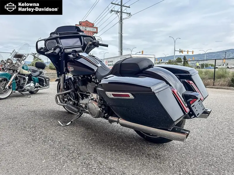 2026 Harley-Davidson FLHX - Street Glide® thumbnail 21