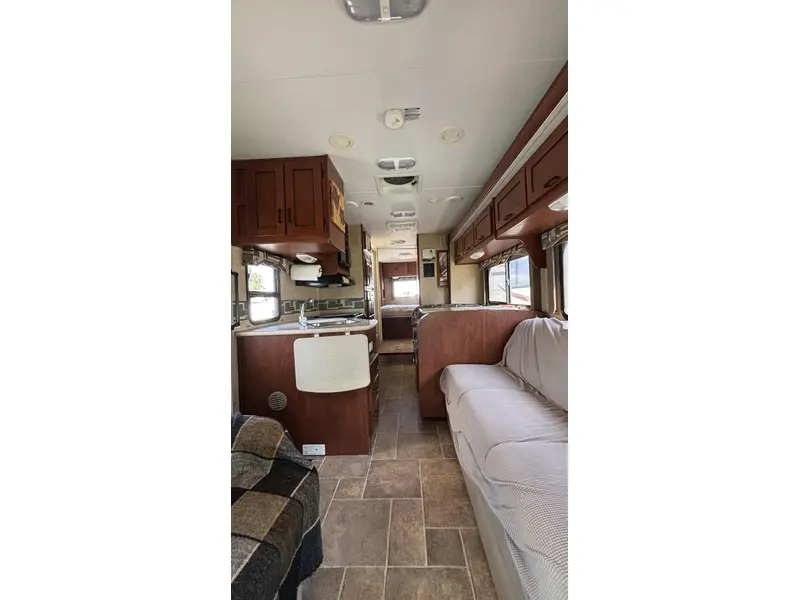 2011 Forest River SUNSEEKER 3100 thumbnail 8