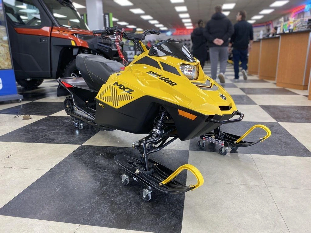 2025 Ski-doo Mxz® 200 alt