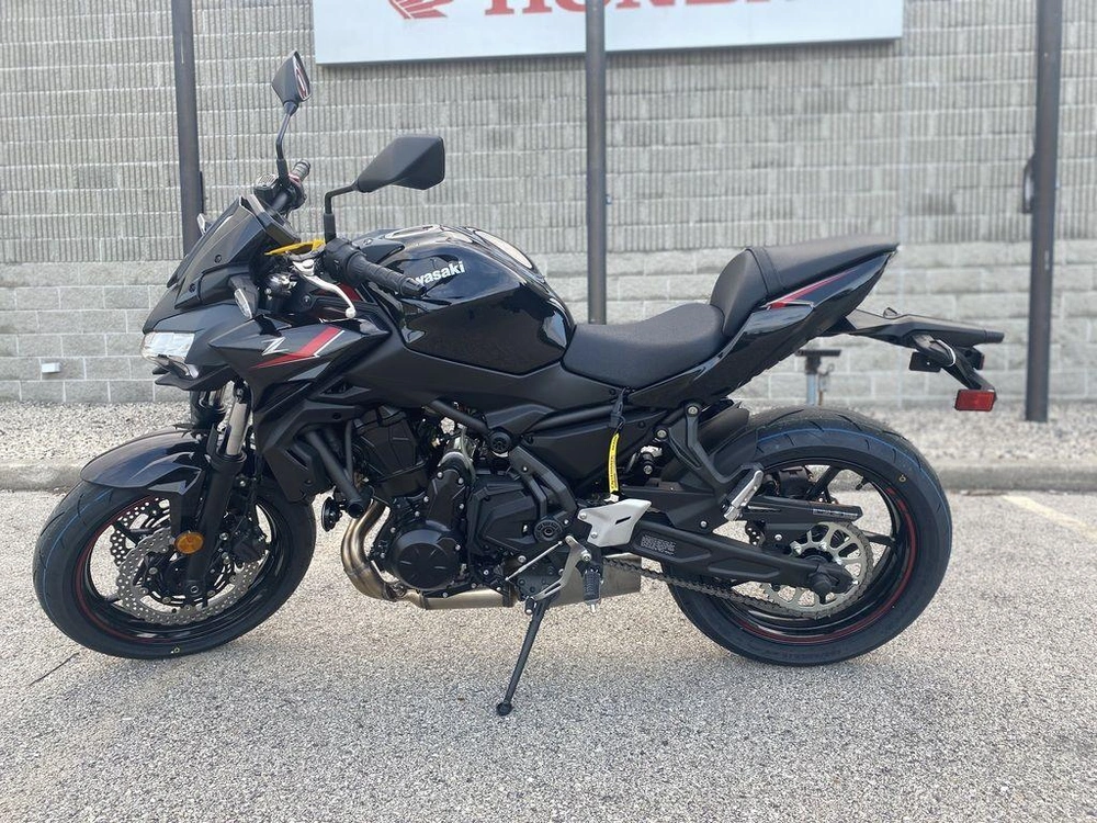2025 Kawasaki Z650 alt