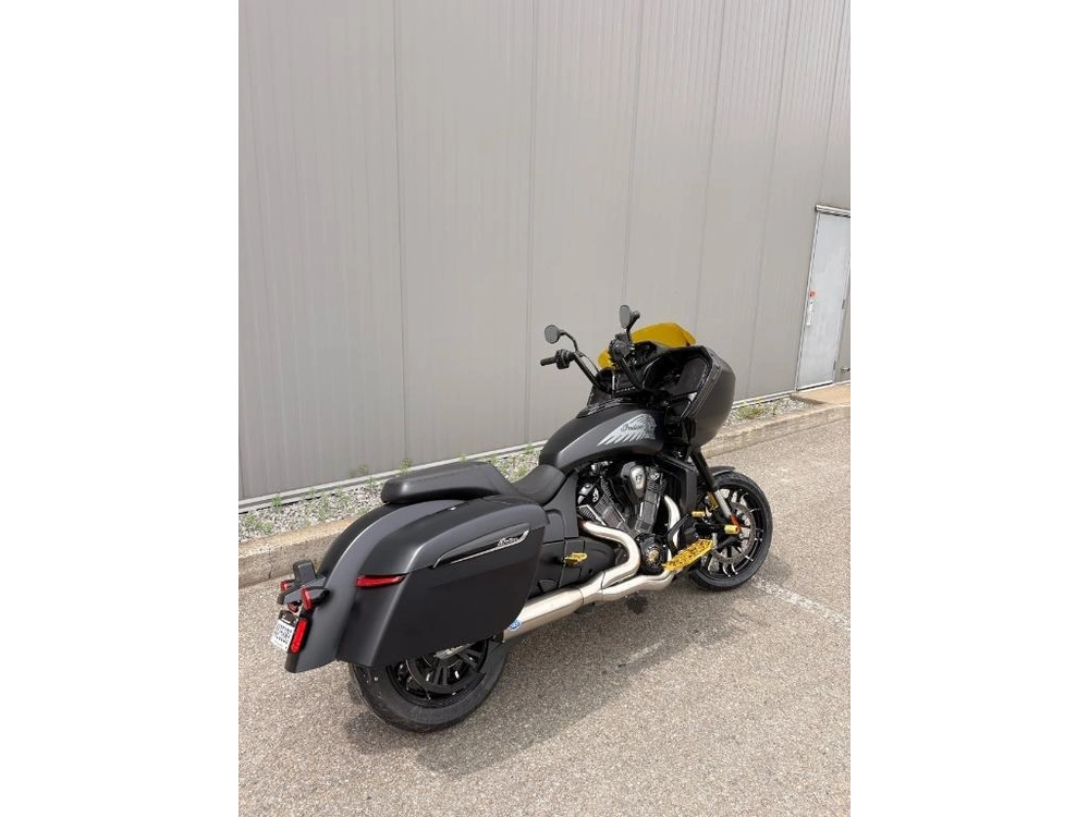 Indian Motorcycle Challenger Dark Horse + 112 & Audio Package 2026 alt