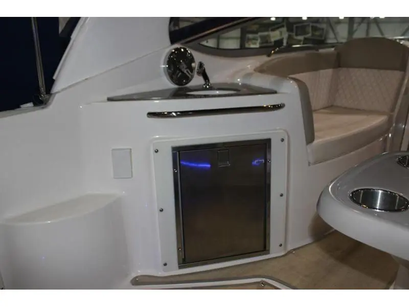 2016 Chaparral 290 Signature thumbnail 6