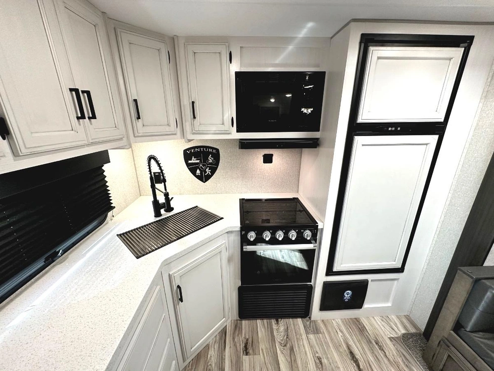 2022 Venture Rv Sporttrek 272vrk alt