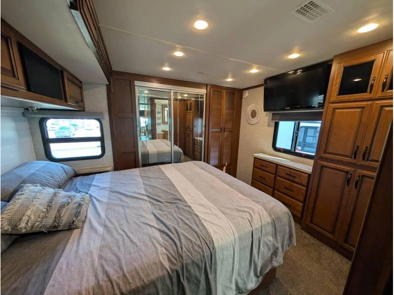Fleetwood Expedition 38b 2012 alt