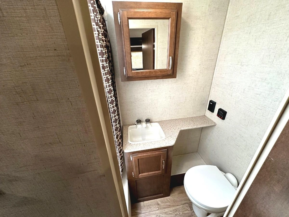 2018 Venture Rv Sonic Lite 167vms alt