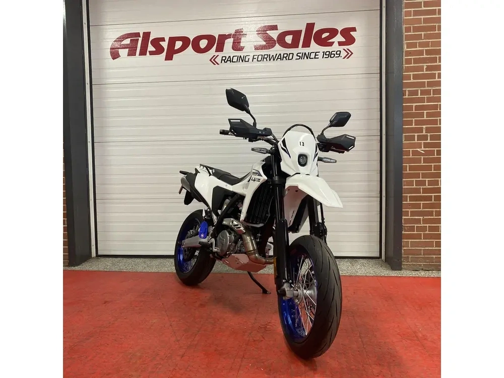 2025 Suzuki Dr-z 4sm alt