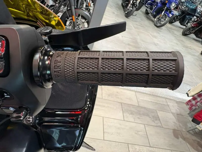 2026 Indian Motorcycle Challenger Dark Horse + 112 & Audio Package thumbnail 13