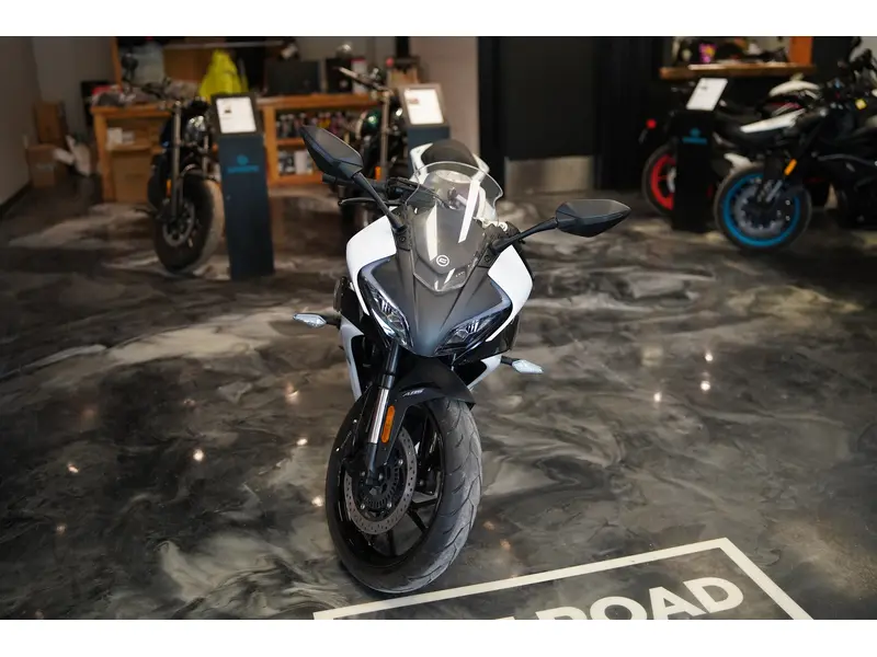 2024 CFMOTO 300 SS thumbnail 3