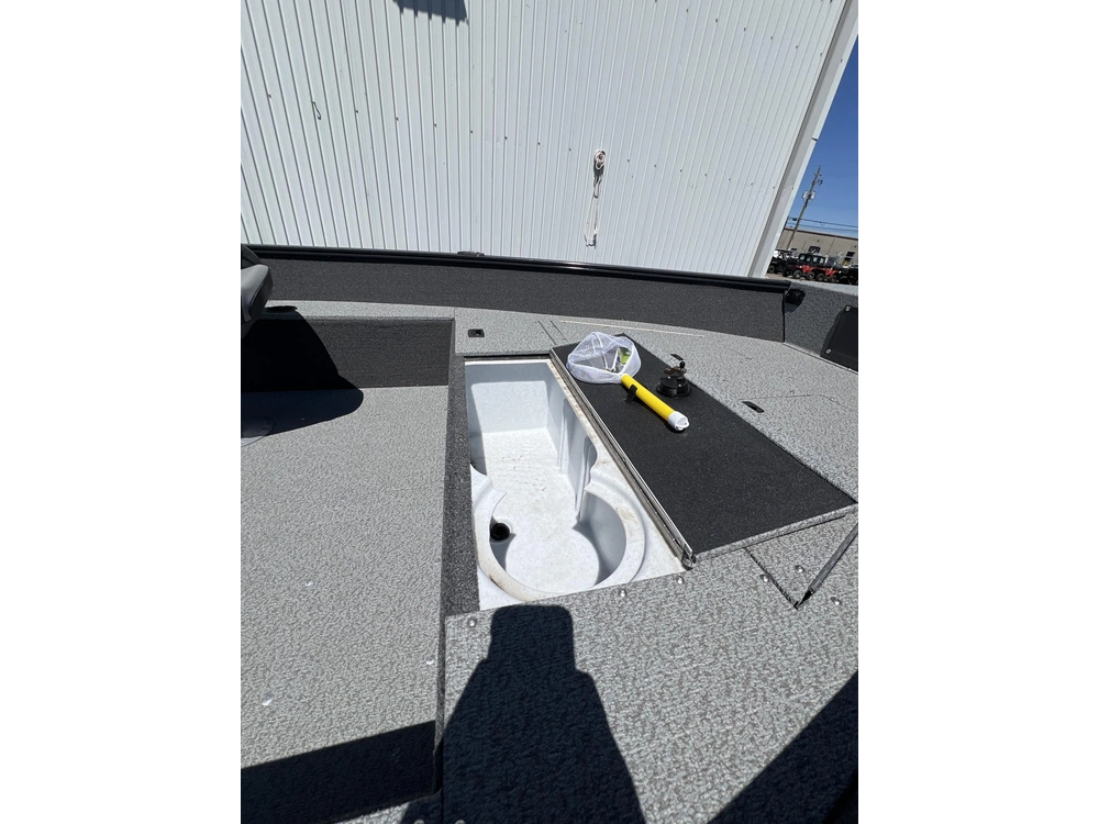 2026 Lund Boat Co 1650 Angler Tiller alt