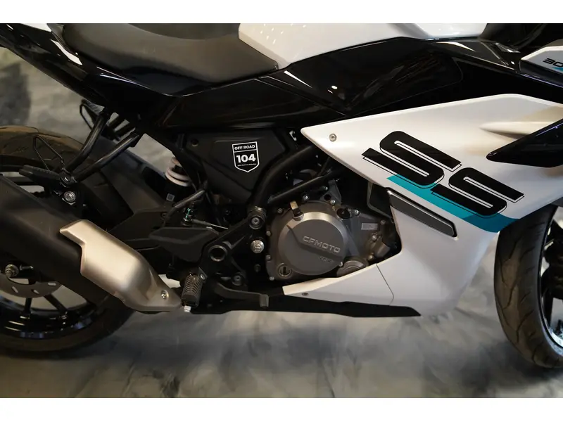 2024 CFMOTO 300 SS thumbnail 7