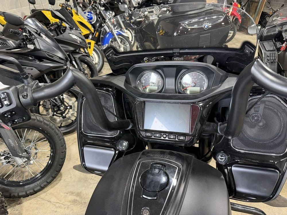 2021 Indian Motorcycle Challenger® Dark Horse Thunder Black Smoke alt