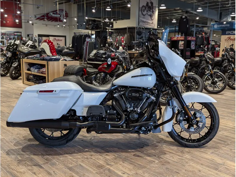 2020 Harley-Davidson Street Glide Special // Stone Washed White Pearl thumbnail 2