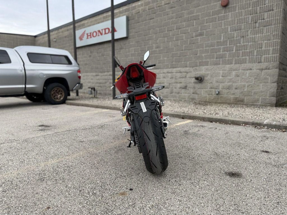 2026 Honda Cbr650r E-clutch alt