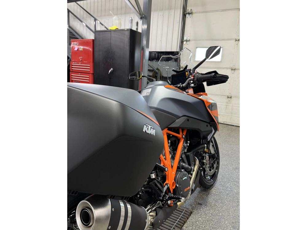 Ktm Super Duke Gt 2024 alt
