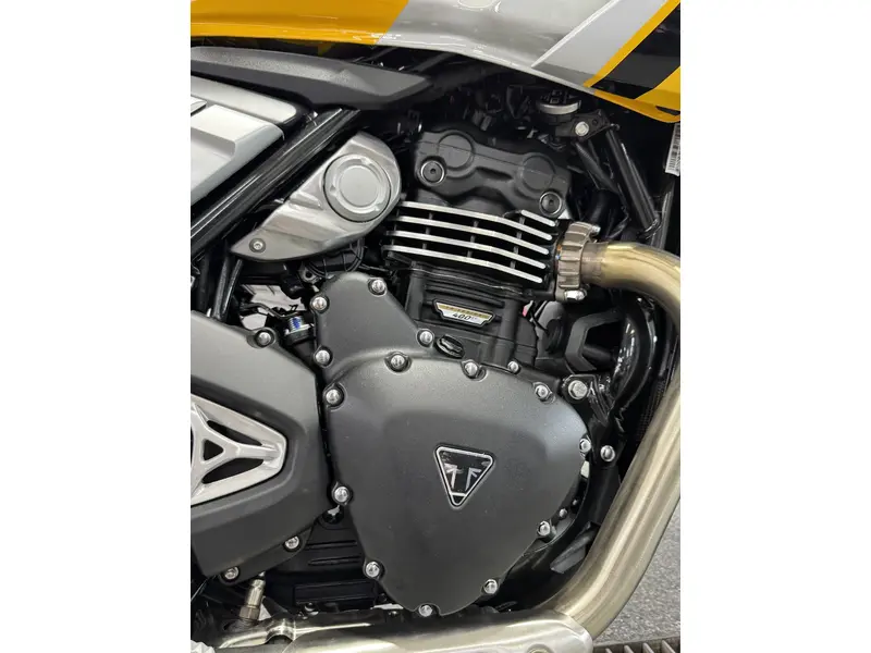 2026 Triumph THRUXTON 400 JAUNE