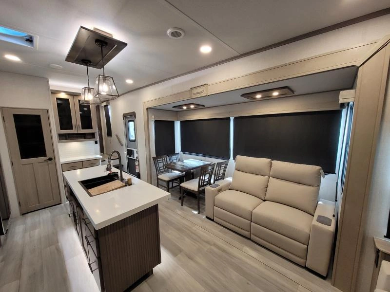 Grand Design Influence 3503gk 2024 alt