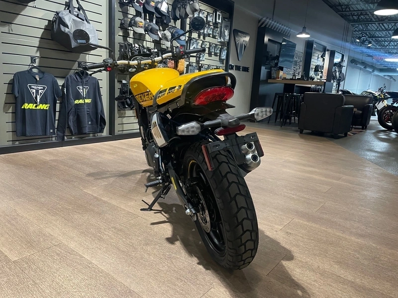 2027 Triumph Tracker 400 - Racing Yellow alt