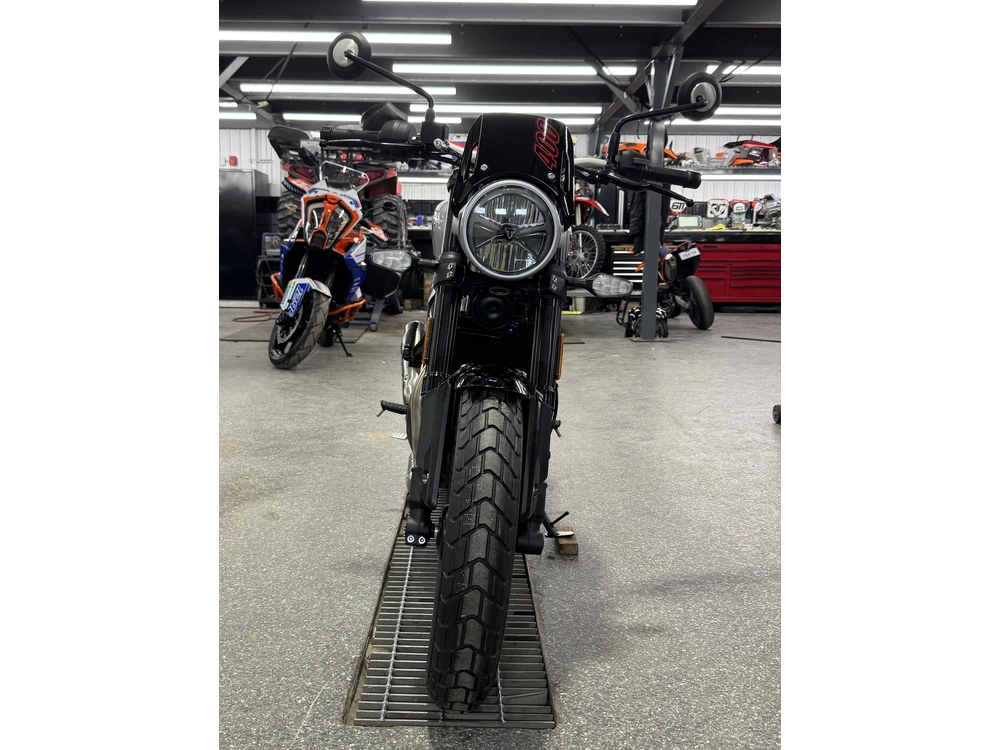 2027 Triumph Tracker 400 Argent alt