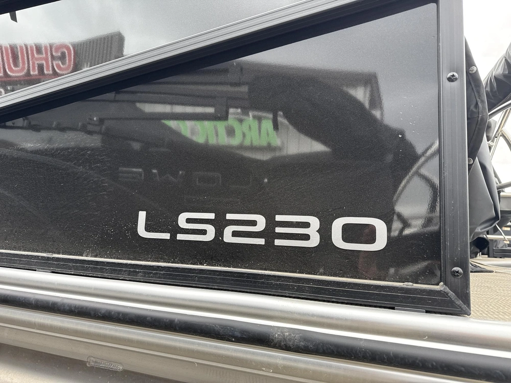 2025 Lowe Boats Ls230 Tritoon Pontoon alt