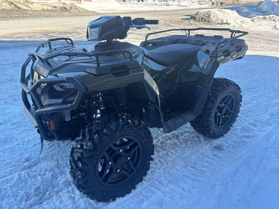 Polaris Polaris Sportsman 570 Premium – 40e Anniversaire Édition Treeline Green Metallic Série Limitée** 2026 alt