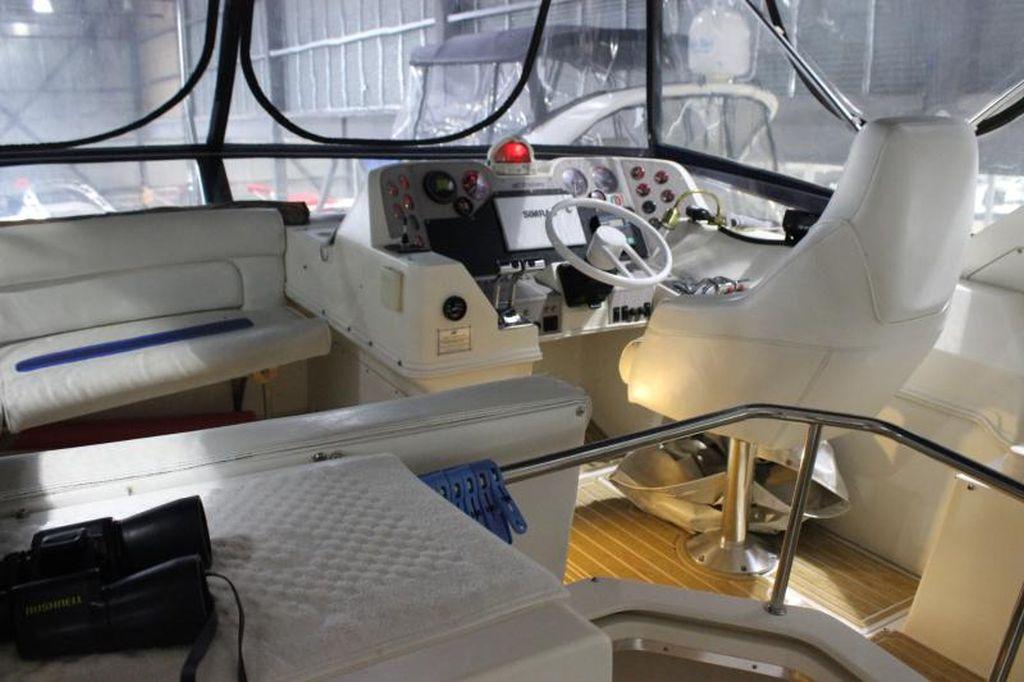 1993 Cruisers Yachts 3850 thumbnail 21