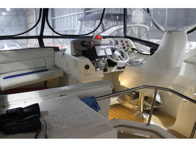 1993 Cruisers Yachts 3850