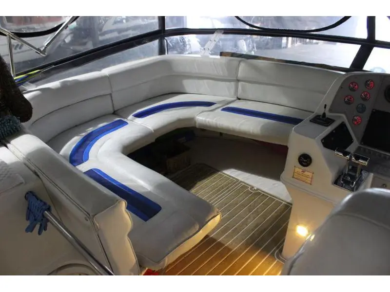 1993 Cruisers Yachts 3850