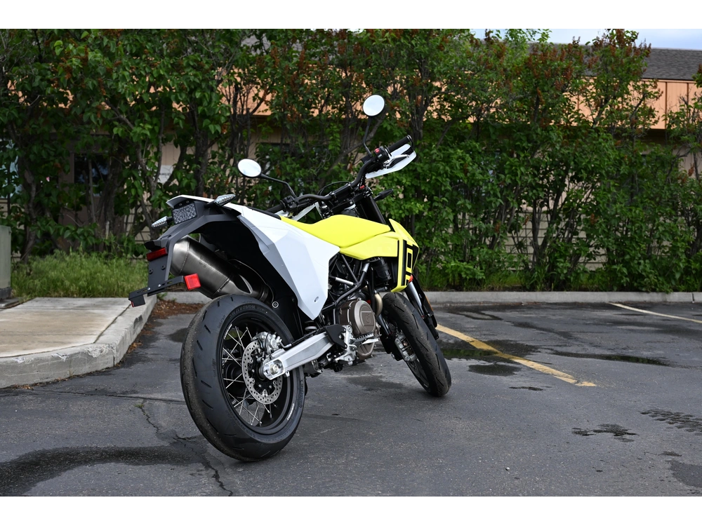 2026 Husqvarna 701 Supermoto alt